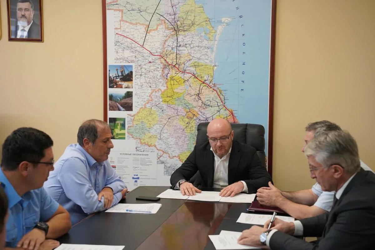 В Минэнерго РД обсудили стабилизацию цен на моторное топливо В Минэнерго РД обсудили стабилизацию цен на моторное топливо
