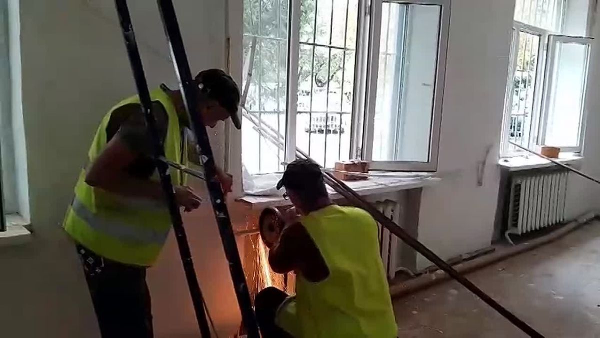 Сотрудниками МБУ «Благоустройство» выполняются работы по подготовке системы отопления к осенне-зимнему периоду