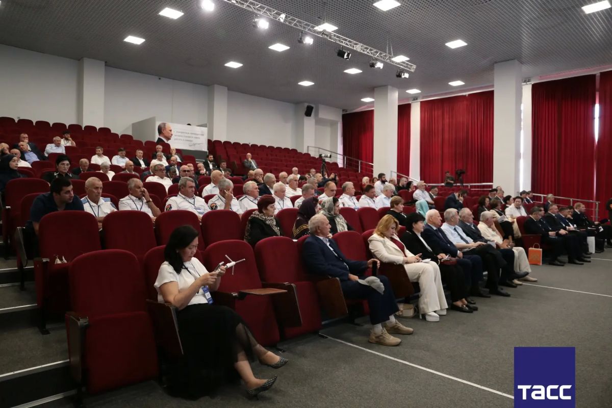 Межрегиональная конференция "Единство народов — сила России!" стартовала в Дагестане Межрегиональная конференция "Единство народов — сила России!" стартовала в Дагестане