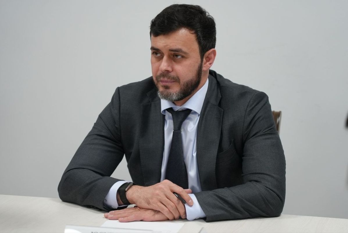Врио министра промышленности и торговли Дагестана провел выездной прием граждан в Каспийске Врио министра промышленности и торговли Дагестана провел выездной прием граждан в Каспийске