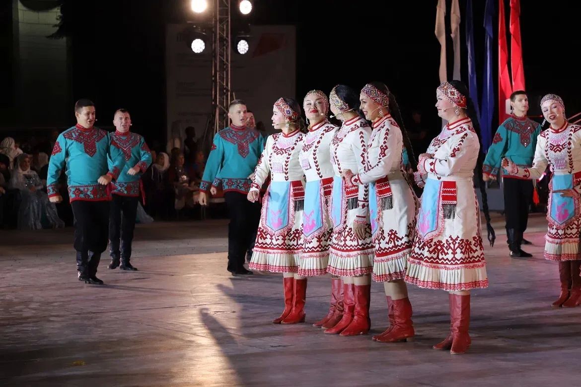 Фоторепортаж: День языков народов России отметили в Дагестане праздничным гала-концертом! Фоторепортаж: День языков народов России отметили в Дагестане праздничным гала-концертом!