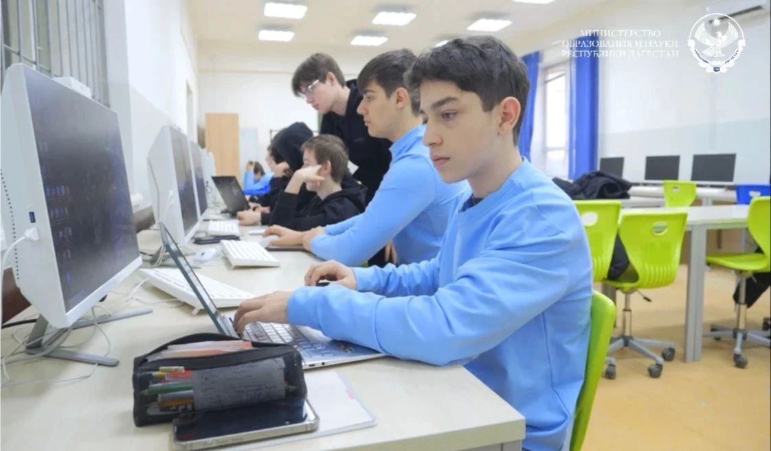 С 2027 года углубленная информатика в старших классах будет включать изучение искусственного интеллекта