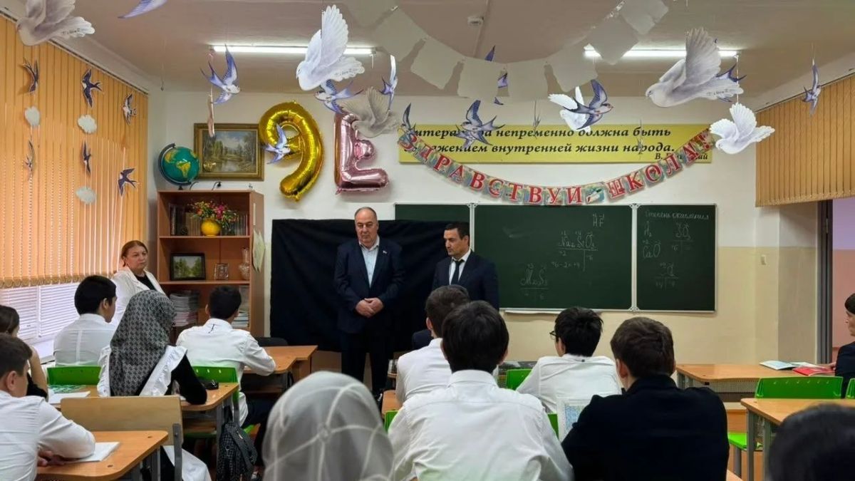 Депутат НС РД Руслан Ибрагимов посетил гимназию №2 им. А. Сайтиева в Хасавюрте, где принял участие в торжественной линейке Депутат НС РД Руслан Ибрагимов посетил гимназию №2 им. А. Сайтиева в Хасавюрте, где принял участие в торжественной линейке