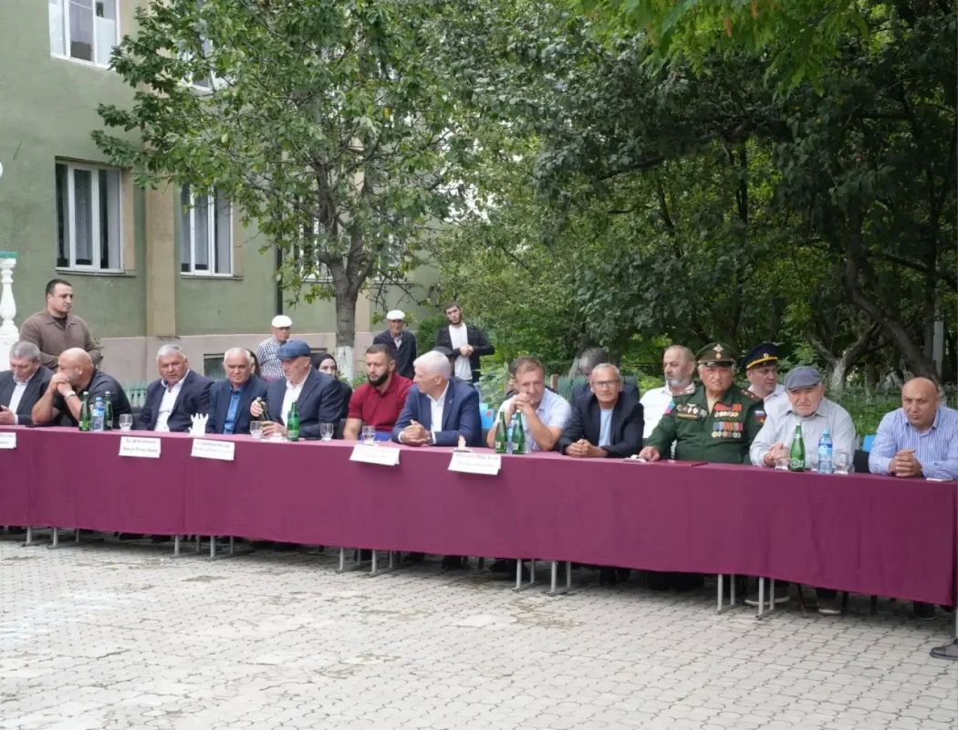 В Дагестане продолжаются молодежные патриотические походы по местам событий 1999 года Очередной поход прошел на территории Буйнакского района. В селе Карамахи активисты Движения Первых, студенты вместе с заместителем... В Дагестане продолжаются молодежные патриотические походы по местам событий 1999 года Очередной поход прошел на территории Буйнакского района. В селе Карамахи активисты Движения Первых, студенты вместе с заместителем...