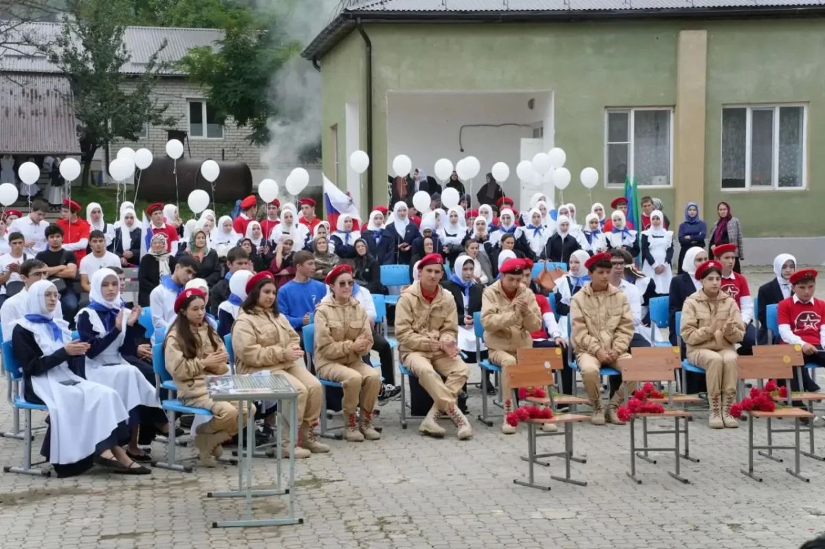 В Дагестане продолжаются молодежные патриотические походы по местам событий 1999 года Очередной поход прошел на территории Буйнакского района. В селе Карамахи активисты Движения Первых, студенты вместе с заместителем... В Дагестане продолжаются молодежные патриотические походы по местам событий 1999 года Очередной поход прошел на территории Буйнакского района. В селе Карамахи активисты Движения Первых, студенты вместе с заместителем...