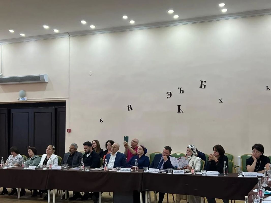Во Владикавказе, на базе Национальной научной библиотеки РСО-Алания, состоялось заседание круглого стола «Мы дружбой единой сильны», посвященное Году единства народов России Во Владикавказе, на базе Национальной научной библиотеки РСО-Алания, состоялось заседание круглого стола «Мы дружбой единой сильны», посвященное Году единства народов России