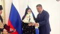 Врио главы Дагестана Фёдор Щукин вручил жительнице Республики Асият Дибировой орден Матери-героини