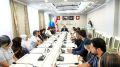 Глава Махачкалы Джамбулат Салавов наградил отличившихся горожан в преддверии Дня единства народов Дагестана