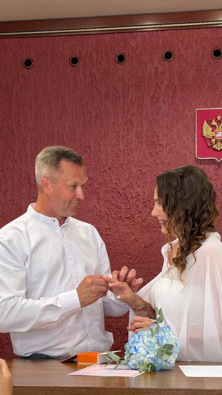 В День единства народов Дагестана пара из Карелии поженилась в Каспийске В День единства народов Дагестана пара из Карелии поженилась в Каспийске