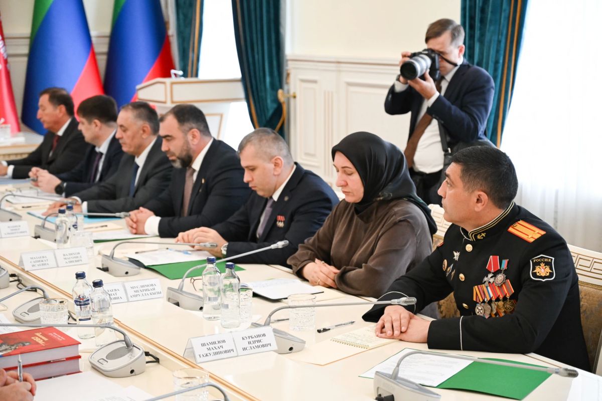 Состоялась встреча Валентины Матвиенко с представителями общественных организаций, оказывающих помощь участникам СВО, ветеранам и членам семей погибших военнослужащих Состоялась встреча Валентины Матвиенко с представителями общественных организаций, оказывающих помощь участникам СВО, ветеранам и членам семей погибших военнослужащих
