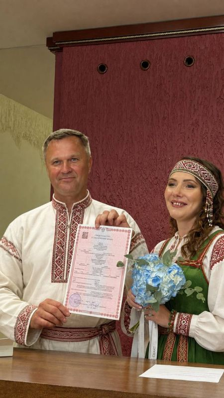 В День единства народов Дагестана пара из Карелии поженилась в Каспийске В День единства народов Дагестана пара из Карелии поженилась в Каспийске
