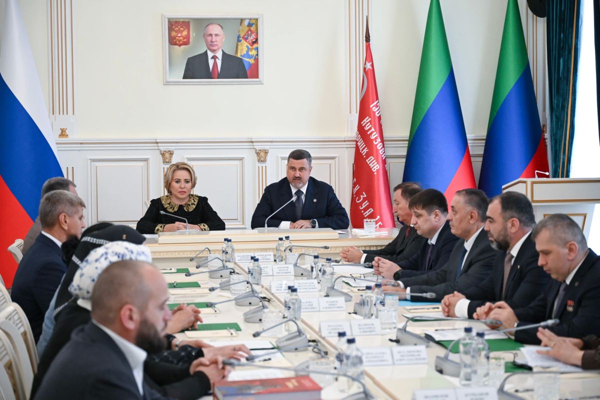 Состоялась встреча Валентины Матвиенко с представителями общественных организаций, оказывающих помощь участникам СВО, ветеранам и членам семей погибших военнослужащих Состоялась встреча Валентины Матвиенко с представителями общественных организаций, оказывающих помощь участникам СВО, ветеранам и членам семей погибших военнослужащих