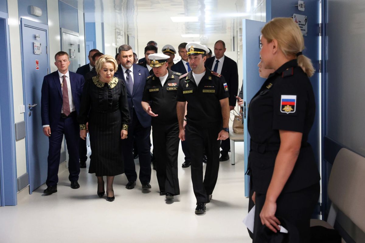 Председатель Совета Федерации Валентина Матвиенко находится с рабочей поездкой в Республике Дагестан Спикер верхней палаты вместе с временно исполняющим обязанности главы Республики Дагестан Фёдором Щукиным и командующим... Председатель Совета Федерации Валентина Матвиенко находится с рабочей поездкой в Республике Дагестан Спикер верхней палаты вместе с временно исполняющим обязанности главы Республики Дагестан Фёдором Щукиным и командующим...