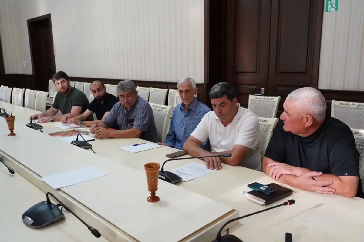 В администрации Дербента проведено рабочее совещание по вопросам качества выполнения работ при благоустройстве территорий В администрации Дербента проведено рабочее совещание по вопросам качества выполнения работ при благоустройстве территорий