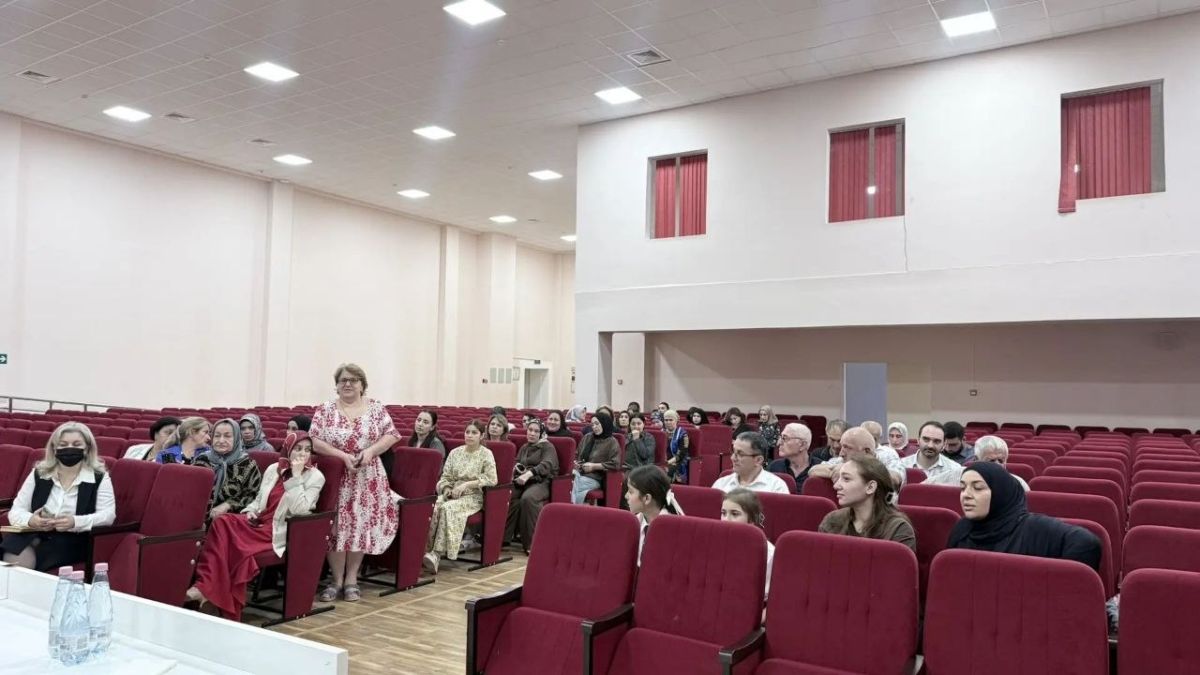 Депутат НС РД Имран Аваев провел встречу с педагогическим коллективом и родительским активом школы № 61 города Махачкалы Депутат НС РД Имран Аваев провел встречу с педагогическим коллективом и родительским активом школы № 61 города Махачкалы