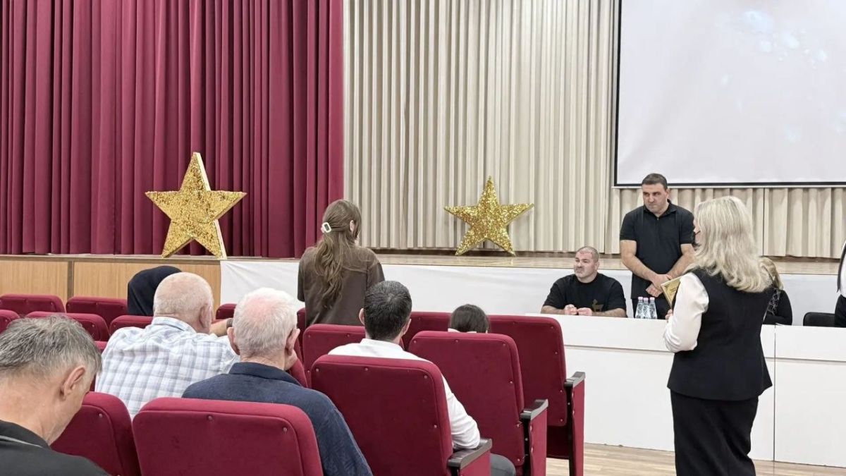 Депутат НС РД Имран Аваев провел встречу с педагогическим коллективом и родительским активом школы № 61 города Махачкалы Депутат НС РД Имран Аваев провел встречу с педагогическим коллективом и родительским активом школы № 61 города Махачкалы
