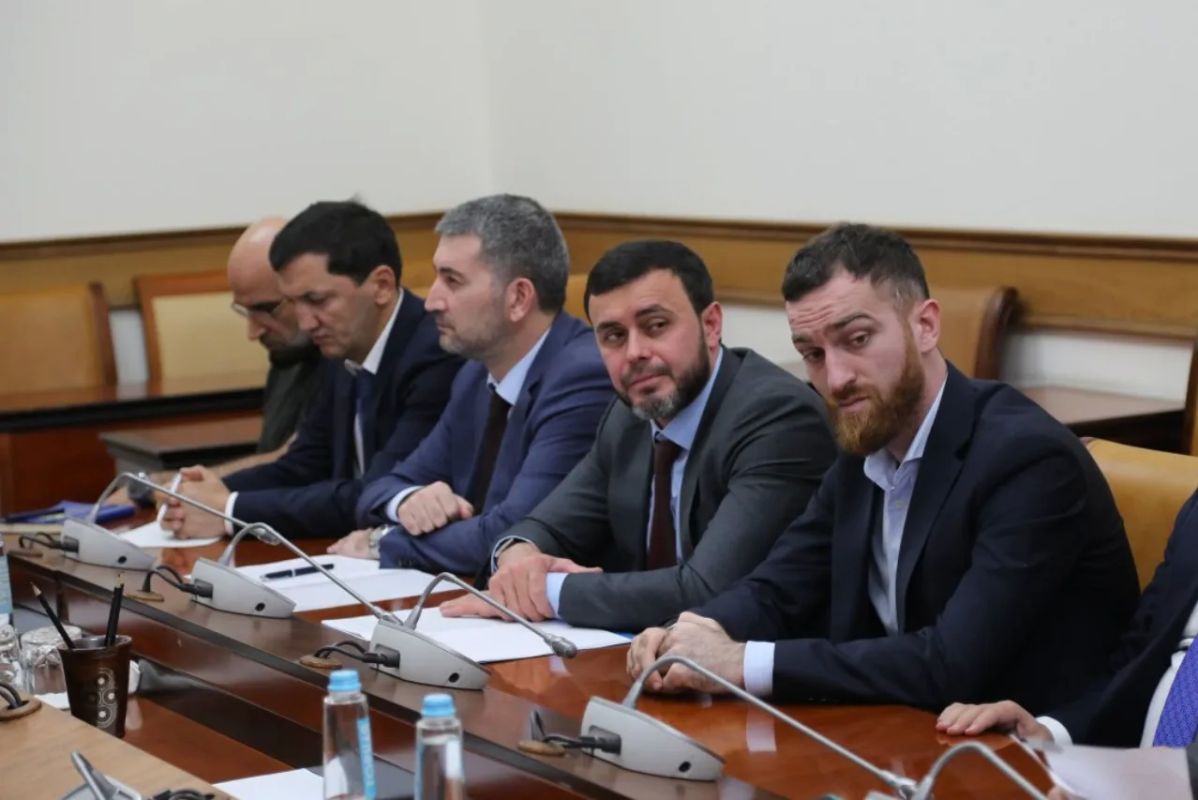 Принял участие в совещании под руководством председателя правительства Дагестана Магомеда Рамазанова по организации и проведению в республике Единого дня голосования Принял участие в совещании под руководством председателя правительства Дагестана Магомеда Рамазанова по организации и проведению в республике Единого дня голосования
