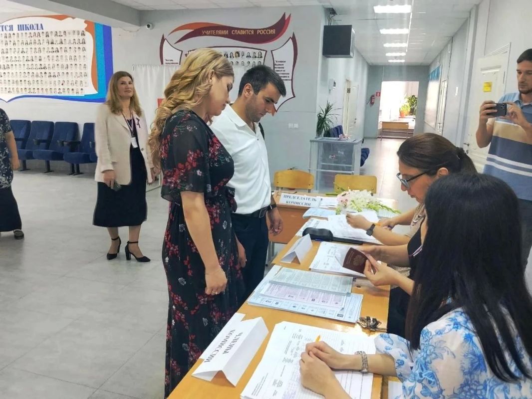 Семья и гражданский долг: в Избербаше сыграли свадьбу в первый день голосования Семья и гражданский долг: в Избербаше сыграли свадьбу в первый день голосования