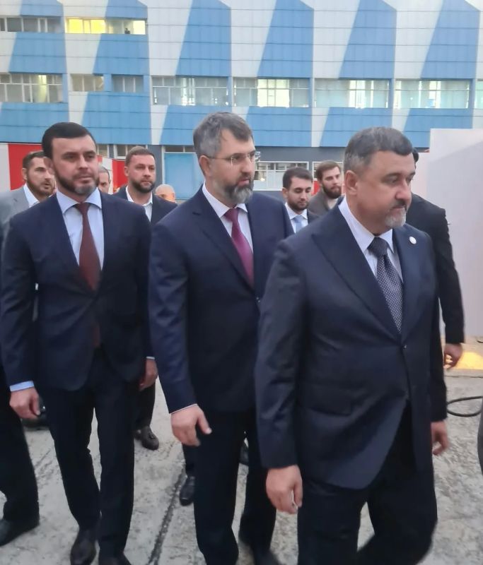 Сегодня вместе с руководителем Росавиации Дмитрием Ядровым и руководством Республики Дагестан посетили производственную площадку АО ПК «Азимут» в Махачкале Сегодня вместе с руководителем Росавиации Дмитрием Ядровым и руководством Республики Дагестан посетили производственную площадку АО ПК «Азимут» в Махачкале