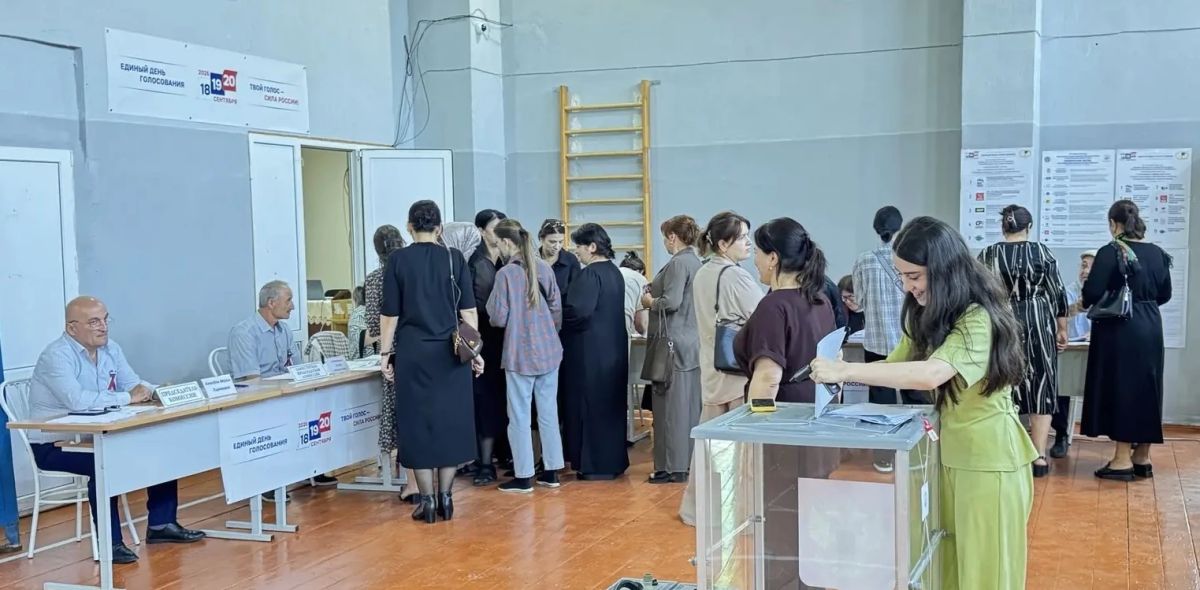 С самого утра на избирательных участках наблюдается активность С самого утра на избирательных участках наблюдается активность