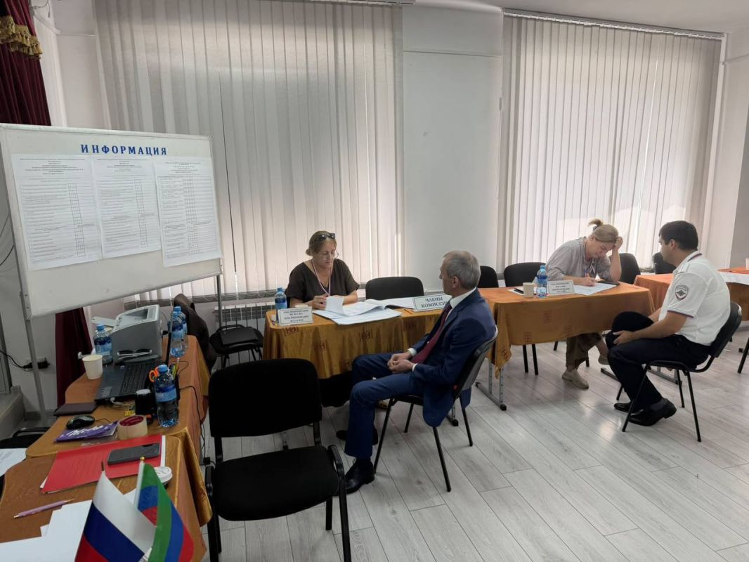 Руслан Алиев принял участие в голосовании на выборах в Махачкале Руслан Алиев принял участие в голосовании на выборах в Махачкале