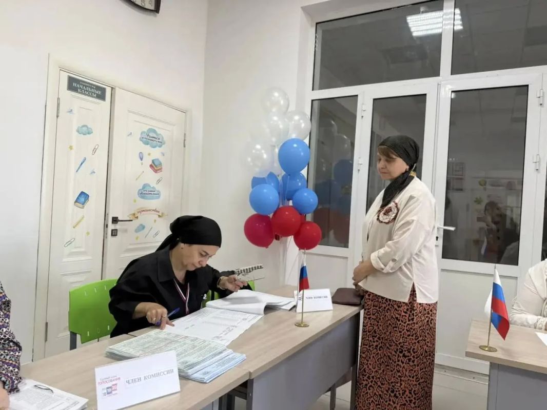 Первые избиратели уже на участках Первые избиратели уже на участках