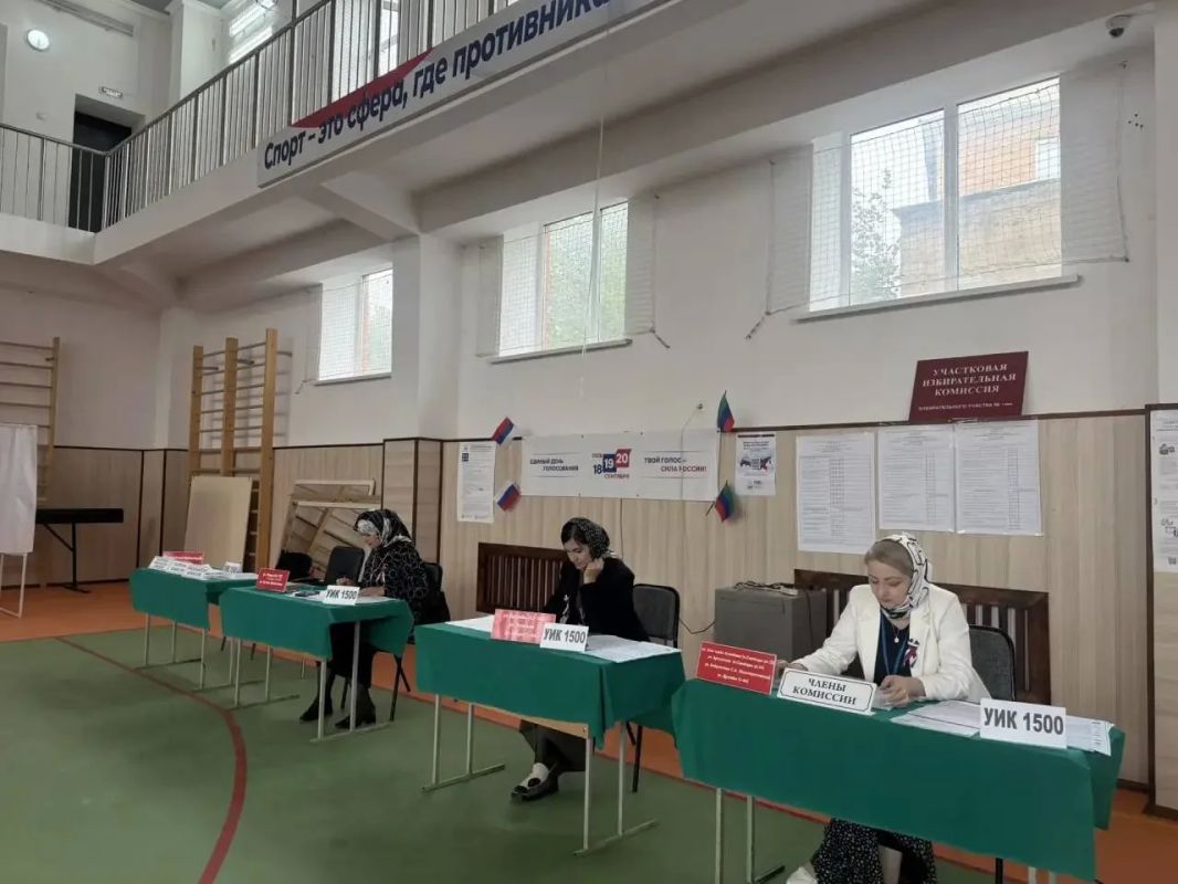 Первые избиратели уже на участках Первые избиратели уже на участках