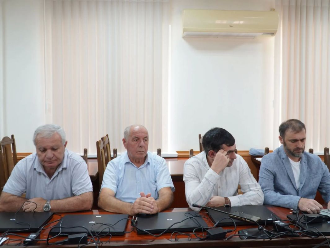 В Минобрнауки Дагестана прошло заседание конкурсной комиссии по присуждению премии «Лучший учитель года» В Минобрнауки Дагестана прошло заседание конкурсной комиссии по присуждению премии «Лучший учитель года»