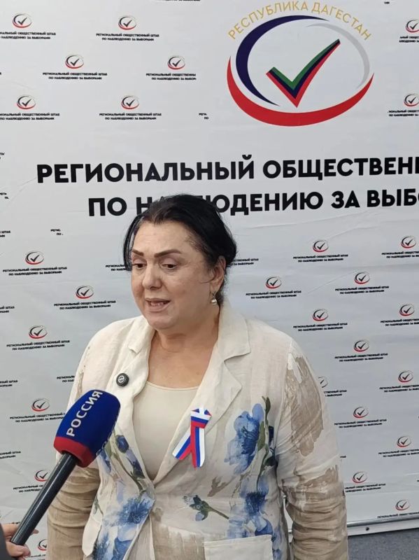 В региональном общественном штабе по наблюдению за выборами побывали председатель Союза женщин Дагестана Хасайбат Валиева и заместитель председателя Федерации профсоюзов республики Максим Гасанов