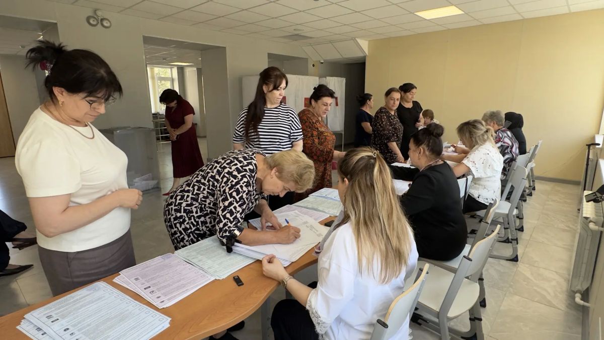 Сегодня коллектив ГКУ РД СРЦН в МО «город Дербент» воспользовался своим гражданским правом и принял участие в выборах, отдав свой голос Сегодня коллектив ГКУ РД СРЦН в МО «город Дербент» воспользовался своим гражданским правом и принял участие в выборах, отдав свой голос