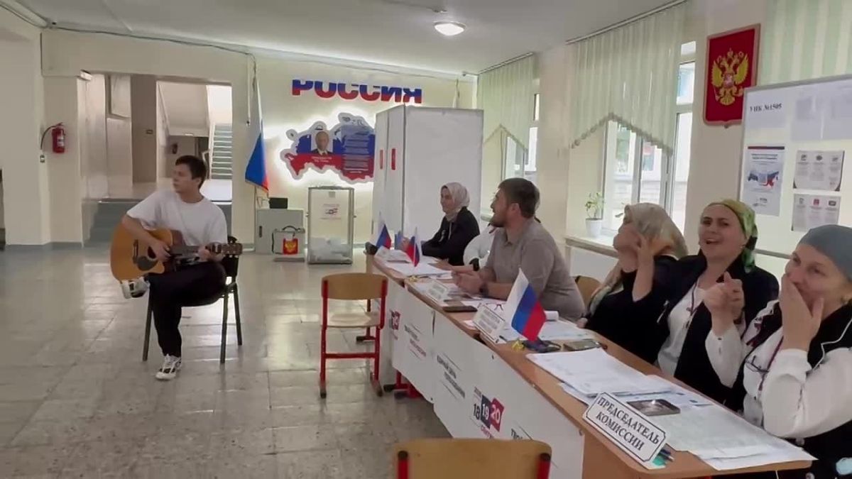 Музыка создает настроение в день голосования