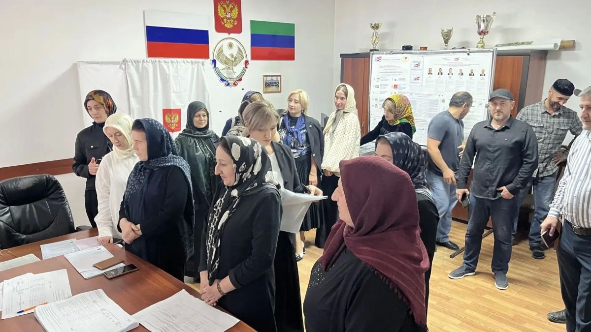 Наш выбор — наше будущее. Сотрудники управления соцзащиты в месте с коллегами центра соцобслуживания населения приняли участие в голосовании Наш выбор — наше будущее. Сотрудники управления соцзащиты в месте с коллегами центра соцобслуживания населения приняли участие в голосовании