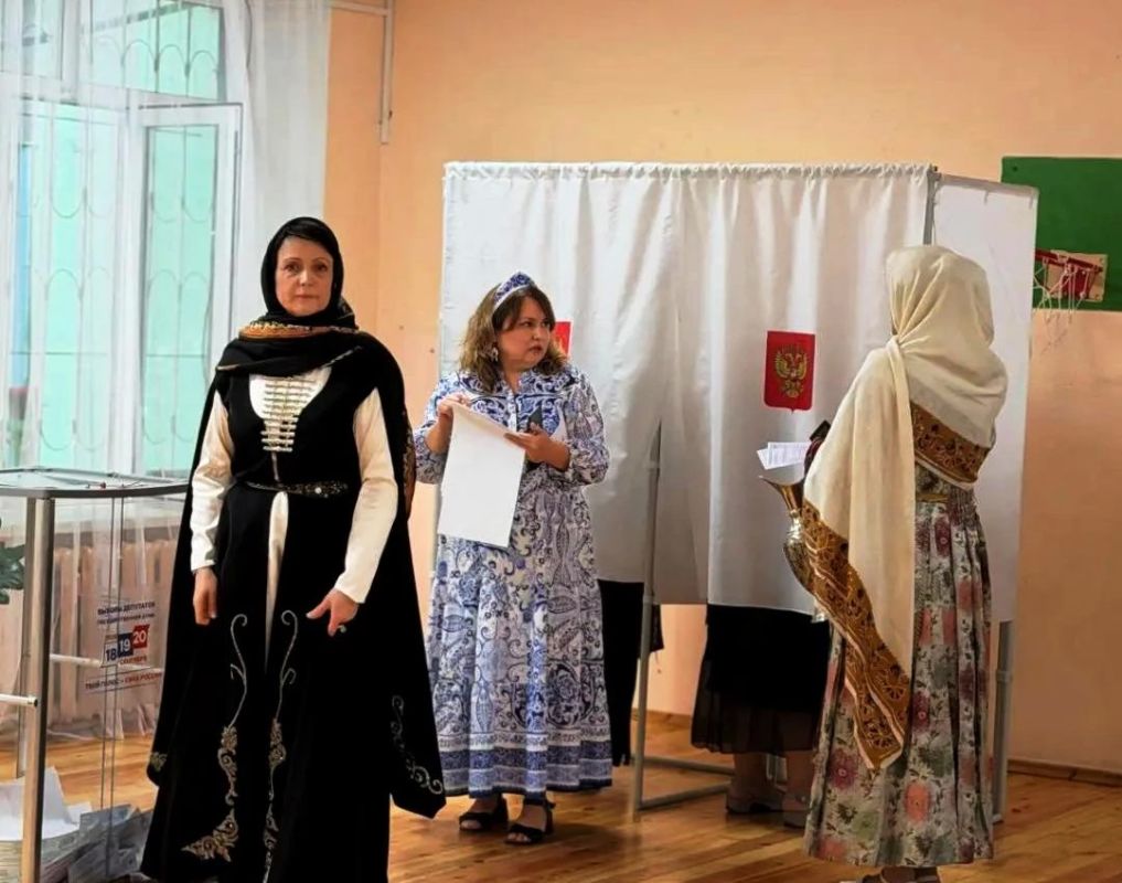 Голосование в национальных традициях: сотрудники Пробирной палаты поддержали выборы Голосование в национальных традициях: сотрудники Пробирной палаты поддержали выборы