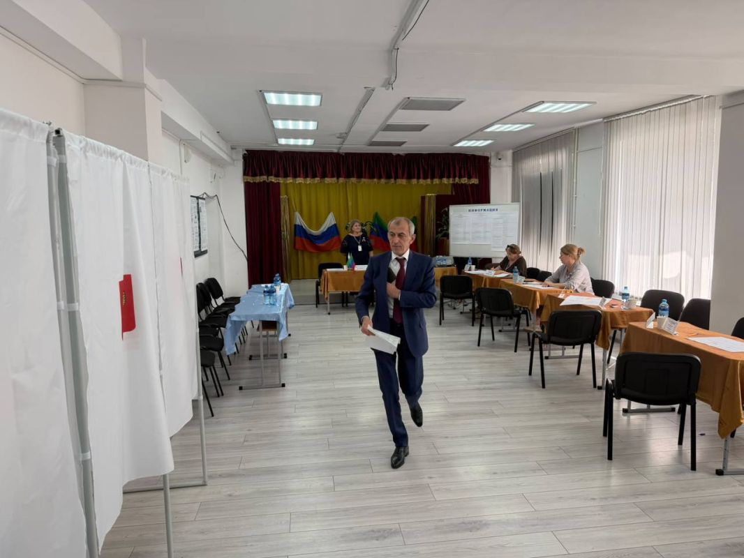 Руслан Алиев принял участие в голосовании на выборах в Махачкале Руслан Алиев принял участие в голосовании на выборах в Махачкале