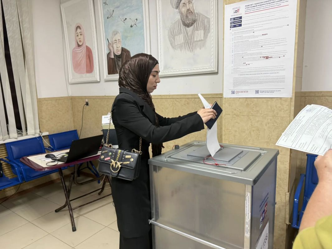 Голос каждого важен!. Коллектив Комплексного центра социального обслуживания населения Тарумовского района проявили свою активную гражданскую позицию, отдав свой голос за депутатов Голос каждого важен!. Коллектив Комплексного центра социального обслуживания населения Тарумовского района проявили свою активную гражданскую позицию, отдав свой голос за депутатов