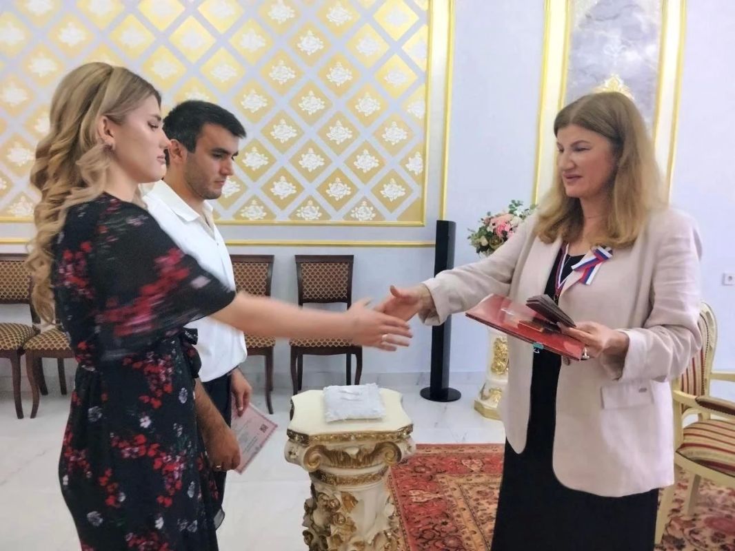 Семья и гражданский долг: в Избербаше сыграли свадьбу в первый день голосования Семья и гражданский долг: в Избербаше сыграли свадьбу в первый день голосования