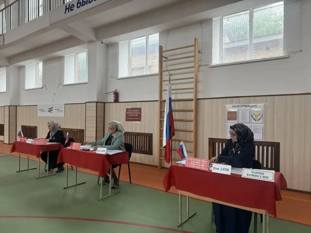 Первые избиратели уже на участках Первые избиратели уже на участках