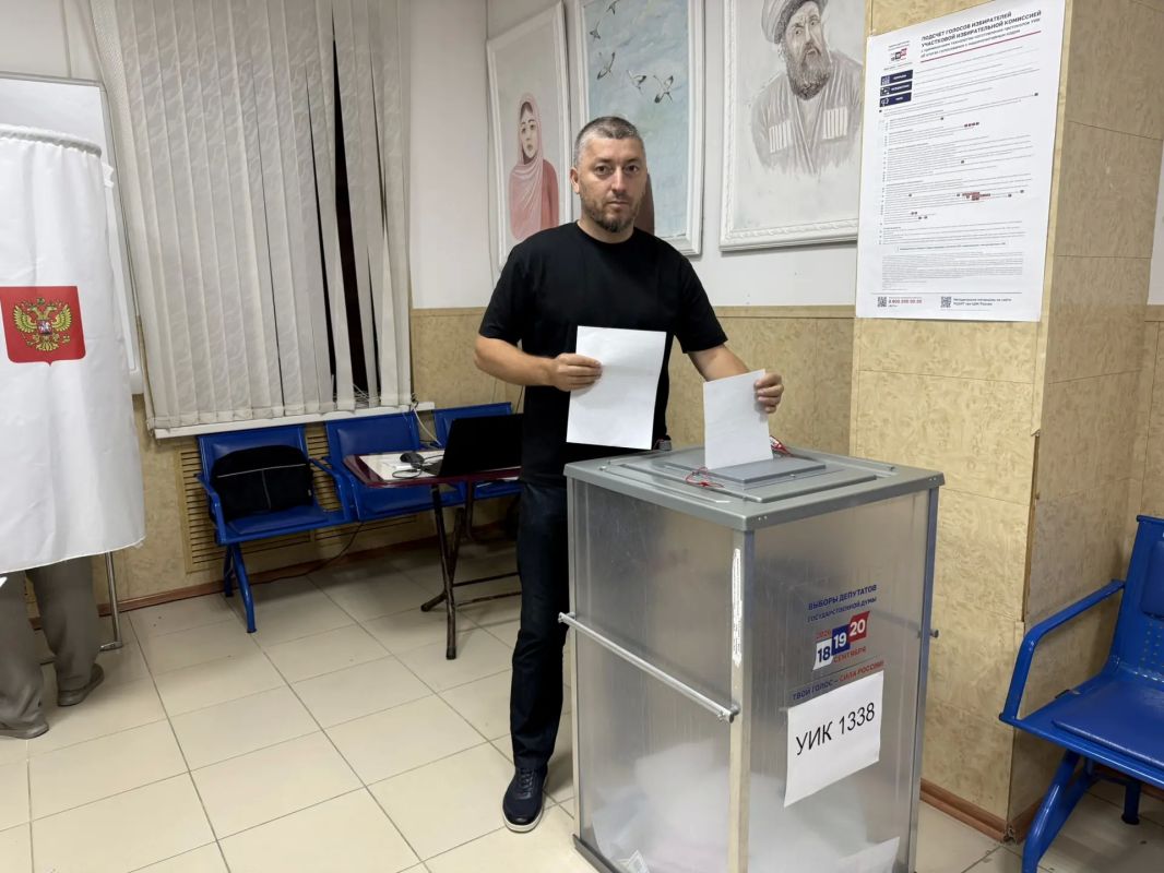Голос каждого важен!. Коллектив Комплексного центра социального обслуживания населения Тарумовского района проявили свою активную гражданскую позицию, отдав свой голос за депутатов Голос каждого важен!. Коллектив Комплексного центра социального обслуживания населения Тарумовского района проявили свою активную гражданскую позицию, отдав свой голос за депутатов