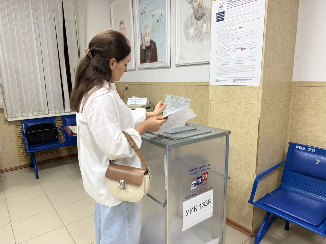 Голос каждого важен!. Коллектив Комплексного центра социального обслуживания населения Тарумовского района проявили свою активную гражданскую позицию, отдав свой голос за депутатов Голос каждого важен!. Коллектив Комплексного центра социального обслуживания населения Тарумовского района проявили свою активную гражданскую позицию, отдав свой голос за депутатов