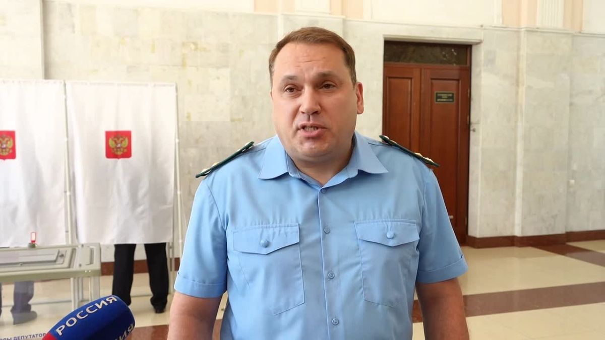 Прокурор Махачкалы Валериан Меринов проголосовал на выборах и призвал граждан к активному участию