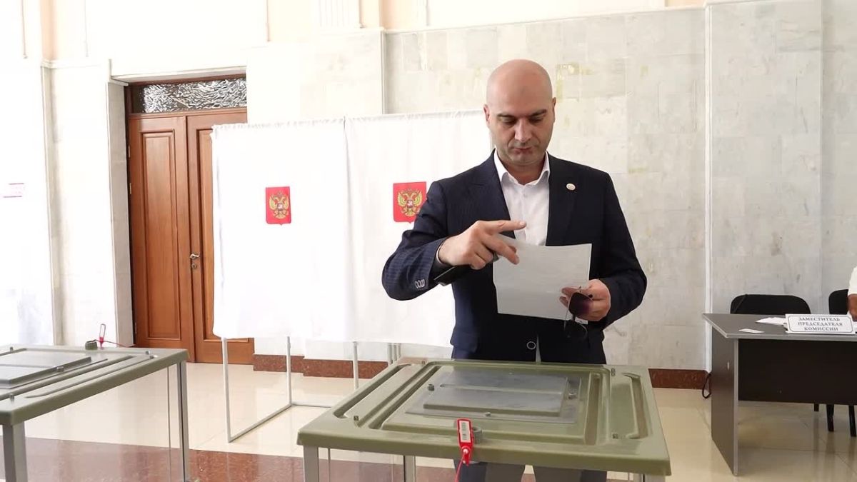 Заместитель Главы Махачкалы Мурад Алиев принял участие в голосовании