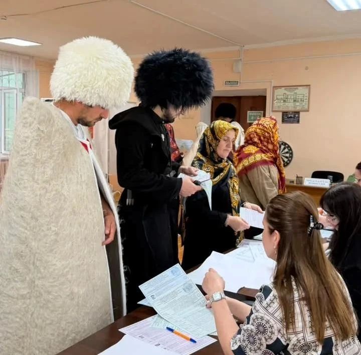 Голосование в национальных традициях: сотрудники Пробирной палаты поддержали выборы Голосование в национальных традициях: сотрудники Пробирной палаты поддержали выборы
