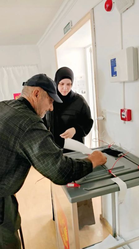 Коллектив социальных работников КЦСОН Унцукульского района продемонстрировал высокую гражданскую активность в ходе выборов сегодня , на второй день голосования Коллектив социальных работников КЦСОН Унцукульского района продемонстрировал высокую гражданскую активность в ходе выборов сегодня , на второй день голосования