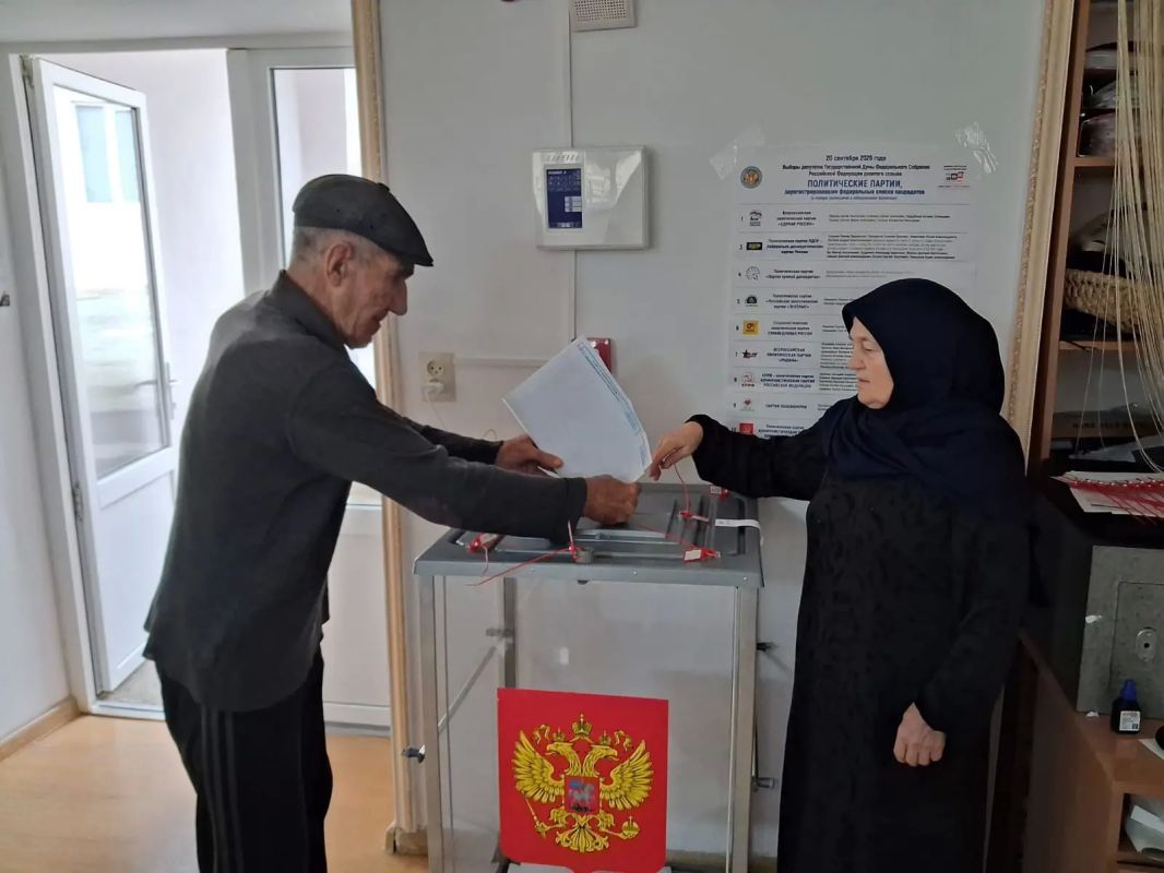 Коллектив социальных работников КЦСОН Унцукульского района продемонстрировал высокую гражданскую активность в ходе выборов сегодня , на второй день голосования Коллектив социальных работников КЦСОН Унцукульского района продемонстрировал высокую гражданскую активность в ходе выборов сегодня , на второй день голосования