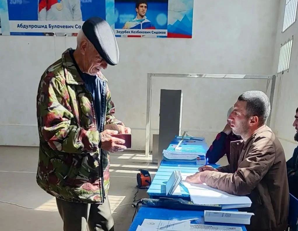 На высоте 2560 метров: в самом высокогорном и самом южном селе России Куруше голосуют при хорошей погоде На высоте 2560 метров: в самом высокогорном и самом южном селе России Куруше голосуют при хорошей погоде