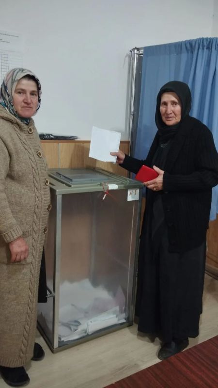 Коллектив социальных работников КЦСОН Унцукульского района продемонстрировал высокую гражданскую активность в ходе выборов сегодня , на второй день голосования Коллектив социальных работников КЦСОН Унцукульского района продемонстрировал высокую гражданскую активность в ходе выборов сегодня , на второй день голосования