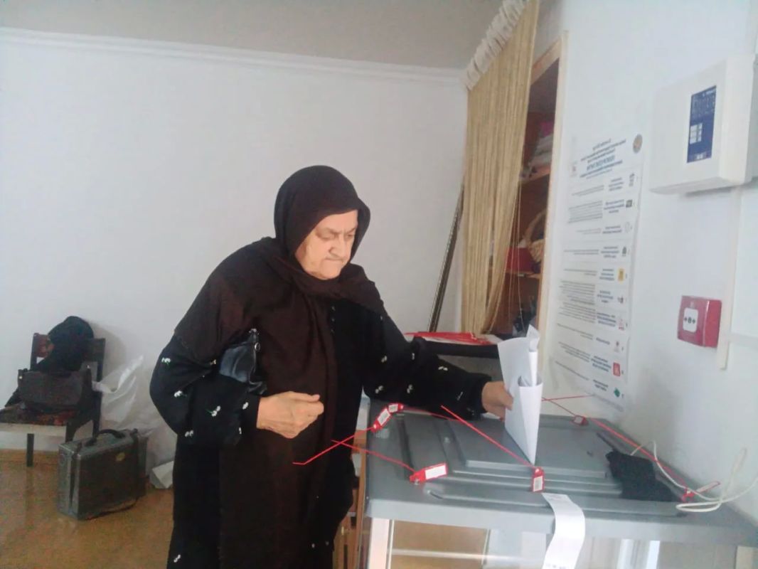 Коллектив социальных работников КЦСОН Унцукульского района продемонстрировал высокую гражданскую активность в ходе выборов сегодня , на второй день голосования Коллектив социальных работников КЦСОН Унцукульского района продемонстрировал высокую гражданскую активность в ходе выборов сегодня , на второй день голосования