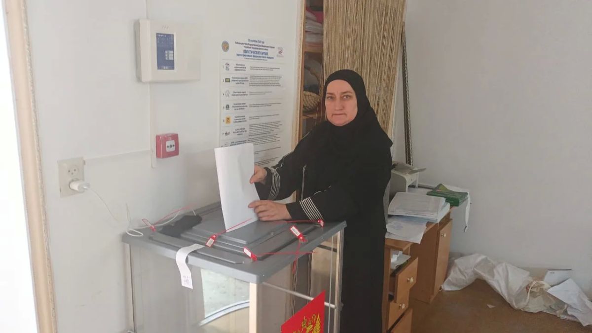 Коллектив социальных работников КЦСОН Унцукульского района продемонстрировал высокую гражданскую активность в ходе выборов сегодня , на второй день голосования Коллектив социальных работников КЦСОН Унцукульского района продемонстрировал высокую гражданскую активность в ходе выборов сегодня , на второй день голосования