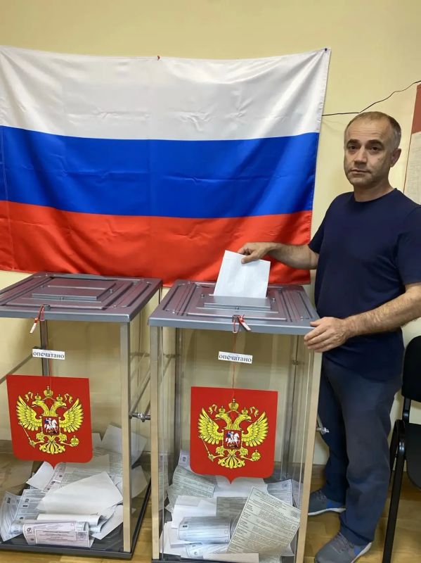 Завершаем третий день выборов депутатов Госдумы РФ и Народного Собрания РД очередной фотоподборкой с участия в голосовании наших коллег Завершаем третий день выборов депутатов Госдумы РФ и Народного Собрания РД очередной фотоподборкой с участия в голосовании наших коллег