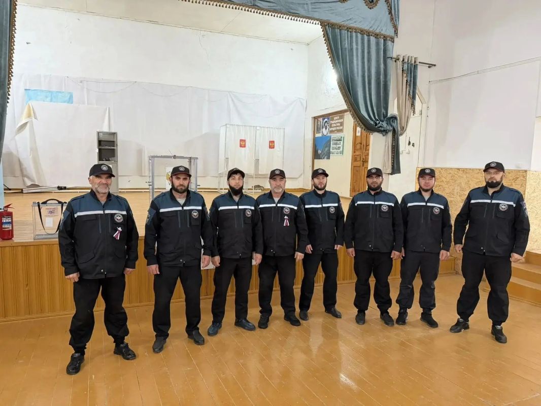 Сотрудники МЧС Дагестана продолжают обеспечивать безопасность на избирательных участках Сотрудники МЧС Дагестана продолжают обеспечивать безопасность на избирательных участках